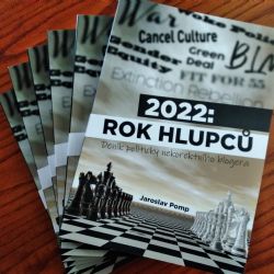 Konfrontační a nekorektní kniha Rok hlupců