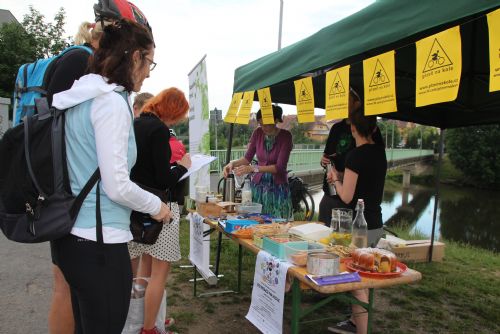 Foto: Poslední den kampaně DO PRÁCE NA KOLE nabídl snídani pro cyklisty