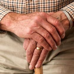Ústav péče o seniory Třemošná a Linka bezpečí získají finanční podporu 