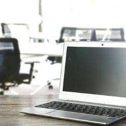 Žena z Domažlic prodávala přes internet padělky oblečení