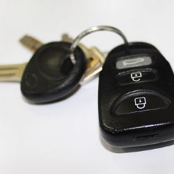 Muž řídil vozidla i přes uložené zákazy činnosti