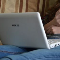 Prodávala boty přes internet, je chudší o 21 tisíc
