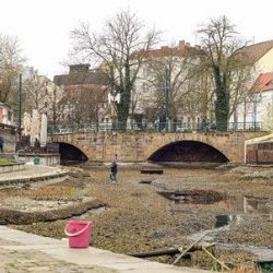 Jarní údržba Mlýnské strouhy odhalila kuriózní nálezy