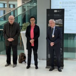 Plzeňská lékařská fakulta slaví 80 let naučnou stezkou v aleji Svobody