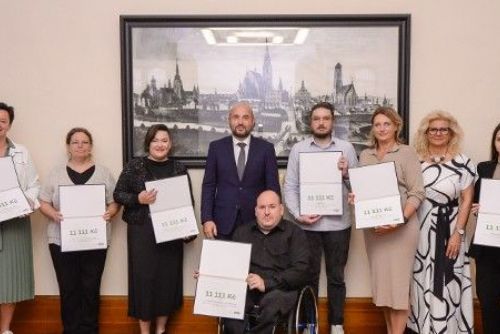 obrázek:Plzeňský ples přinesl 77 777 Kč pro dobročinné organizace