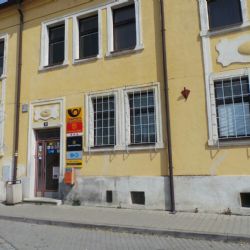 Touškov s moderní poštou, novými službami a policejním oddělením