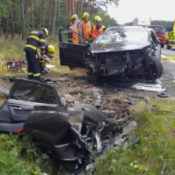 Vážná nehoda u Plzně - Hyundai narazil do betonové propusti