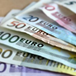 Měla by ECB snížit stimulus, než inflace vzroste?