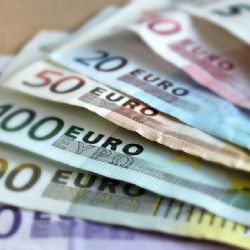 Účetní na pokyn falešného nadřízeného převedla do ciziny desítky tisíc eur
