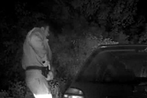 Zfetovaného Ukrajince najíždějícího na policistu zastavila až opakovaná střelba do kol