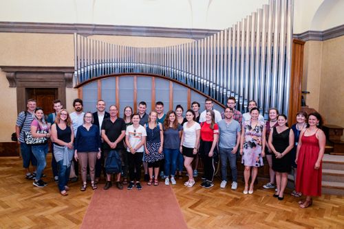 Foto: V Plzni začala letní jazyková škola, zahraniční studenti navštívili radnici