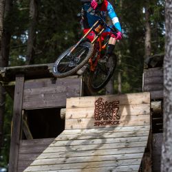 Finálový závod české Giant Enduro Race se o víkendu jede na šumavském Špičáku