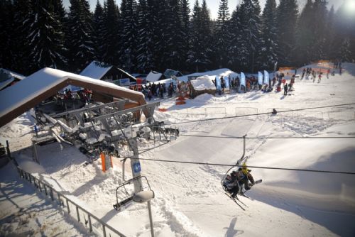 Foto: Na Špičáku se otevře další sjezdovka a výuku zahajuje i lyžařská škola  