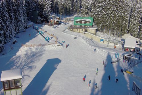 Foto: O Velikonocích se na šumavském Špičáku lyžuje v letošní zimní sezoně naposledy     