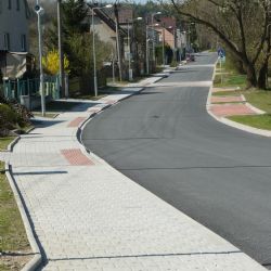 Kaznějovská ulice Ke Koupališti má zcela nový kabát