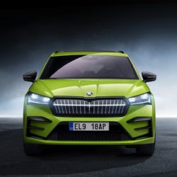 Dva elektromotory, systémový výkon 220 kW i ekologická jízda, to vše nabízí nová ŠKODA ENYAQ RS iV, kterou pořídíte v AUTO CB v Plzni
