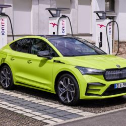 Máte vůz ŠKODA ENYAQ iV? Využijte funkce „Plug & Charge“. Poradit se můžete v autorizovaném salonu AUTO CB v Plzni