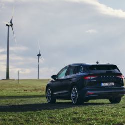 Oblíbené vozy společnosti ŠKODA AUTO, která podporuje projekt výstavby větrné farmy ve Finsku, si můžete pořídit v autorizovaném autosalonu AUTO CB v Plzni