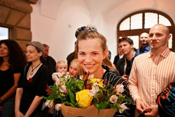 Galerie města Plzně zve výstavu 700 000 čárek. Sofie Švejdová vystavuje do listopadu