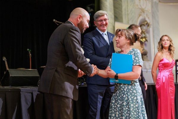 Plzeň ocenila své „anděly“. Zlatého anděla získala Hana Dostálová, poděkování převzalo téměř 150 lidí