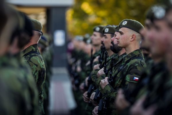 Armáda chce v roce 2027 přijmout 3 550 vojáků. Letošní nábor už výrazně překonal plán