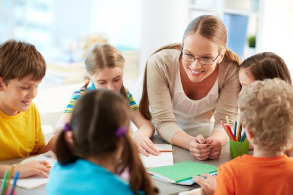 Velká změna ve školních třídách. O využití asistentů pedagoga mají nově více rozhodovat ředitelé