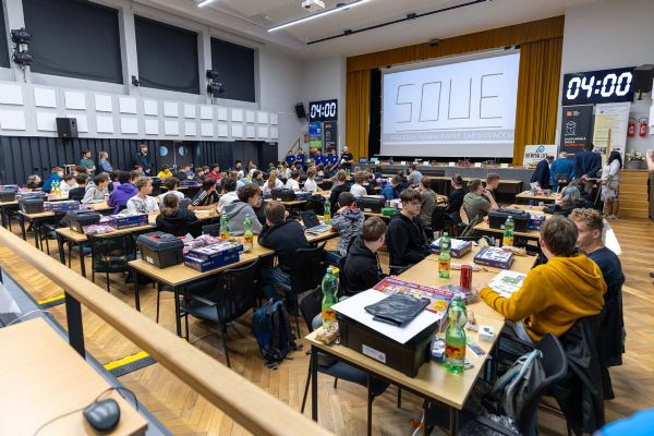 Zlaté české ručičky nezmizely. Mladí technici v Plzni bojovali v soutěži Technika má zlaté dno