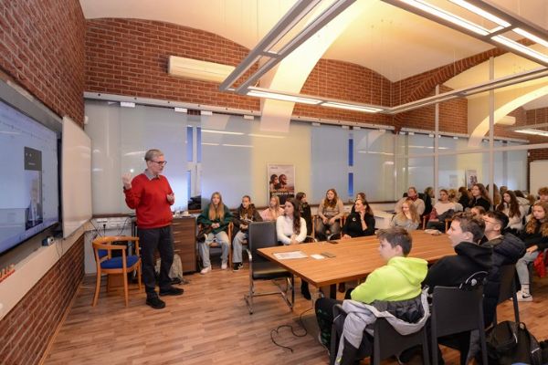 Plzeň dá 378 tisíc na mediální workshopy. Školáci se naučí odhalovat dezinformace