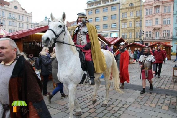 Martinské trhy ovládnou centrum Plzně. Přivezou víno, řemesla i svatého Martina na bílém koni