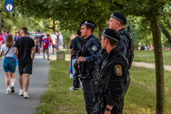Dnes čeká Plzeň rizikový zápas Evropské ligy! Do ulic vyrazí posílené policejní hlídky