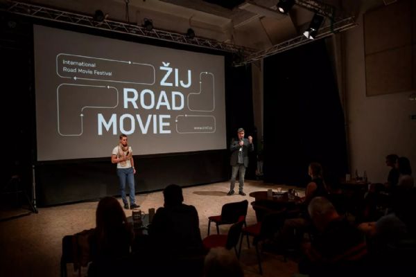 Plzeň se vydá na filmovou cestu kolem světa. Road Movie Festival přiveze i Mad Maxe a Chaplina