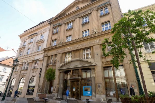 Hlavní knihovna v Plzni se už zítra na dva roky uzavře. Čeká ji rekonstrukce za 250 milionů