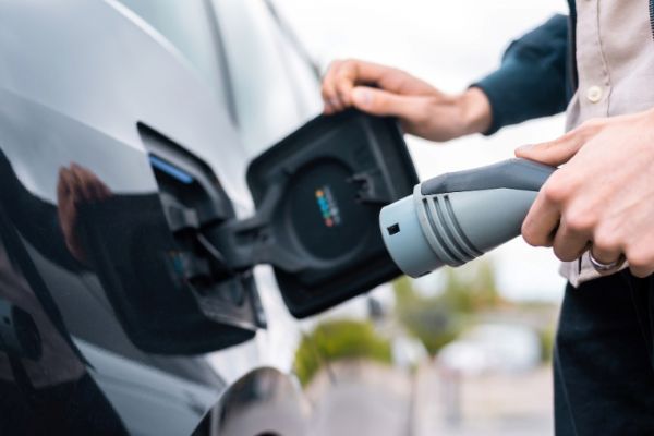 Ve Středočeském kraji je už 11,5 tisíce elektromobilů. Kraj chystá také nové elektrobusy
