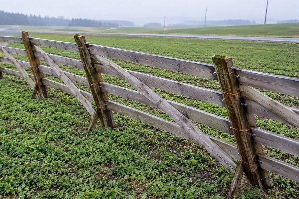 Silničáři na Vysočině instalují sněhové zábrany na více než 300 místech. Pokryjí přes 45 kilometrů