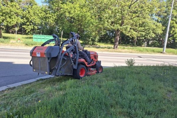 Na Trojce začíná druhá letošní seč travnatých ploch