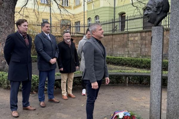 Trojka si připomněla výročí narození Miroslava Horníčka