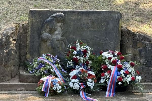 Zástupci obvodu uctili památku obětí heydrichiády