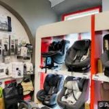 KNIHKUPECTVÍ A ČAJOVNA KUBA & PAŘÍZEK