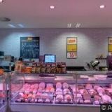 CUKRÁRNA, KAVÁRNA BOHÁČ A CHUĎAS