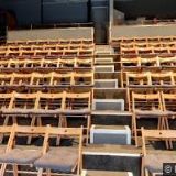 PONEC-DIVADLO PRO TANEC