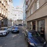 TESARČÍKOVÁ ŠÁRKA-SALONEK NA HRADBÁCH