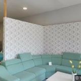 NÁBYTEK U TŘÍ KOHOUTŮ