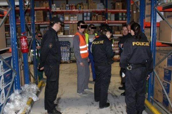 Cizinecká policie prověřila v prosinci téměř 500 osob, čtyři přistiženi