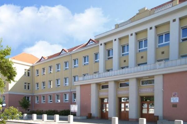 Holýšov má nový školní pavilon pro 890 dětí