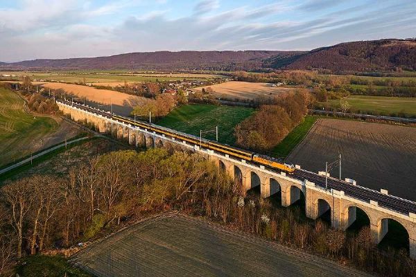 Jezernický viadukt: Klenot železnic láká nadšence i fotografy