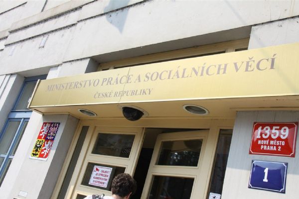 Minimální mzda půjde znovu nahoru. Vláda stanovila nový způsob výpočtu