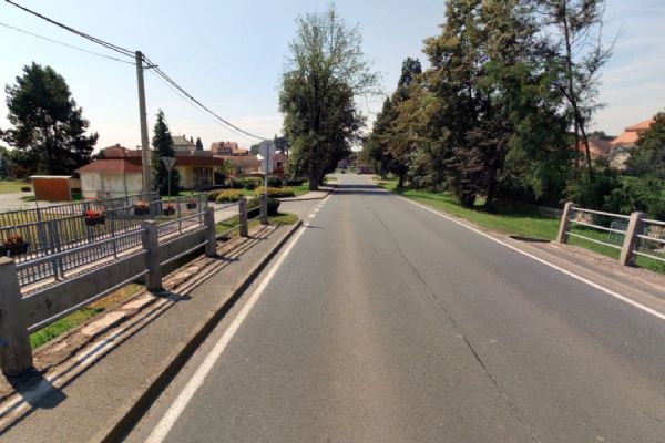 Most v Čeminách čeká demolice. Osobní auta projedou, kamiony musí na objížďku