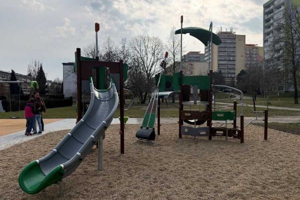 Neratovice otevřely nové dětské hřiště za šest milionů