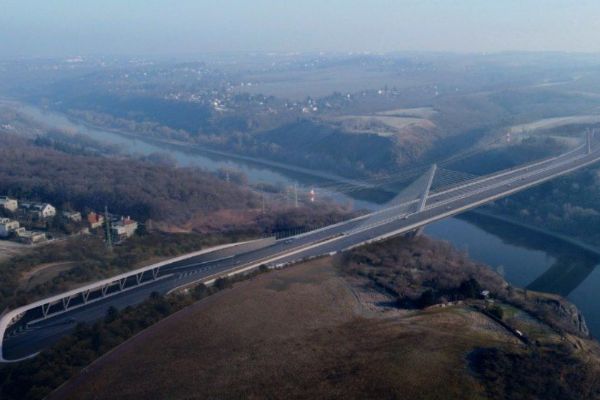 Nový 606 metrů dlouhý most u Suchdola bude součástí Pražského okruhu, nabídne šest jízdních pruhů