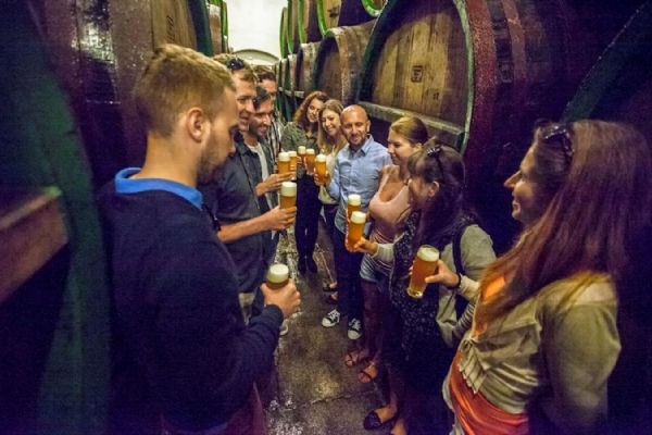 Pilsner Urquell nabízí letní prohlídky v Plzni s neomezenou ochutnávkou v Šalandě